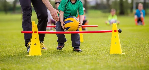 不莱梅德日混血门将巴克豪斯：还未考虑好代表国家