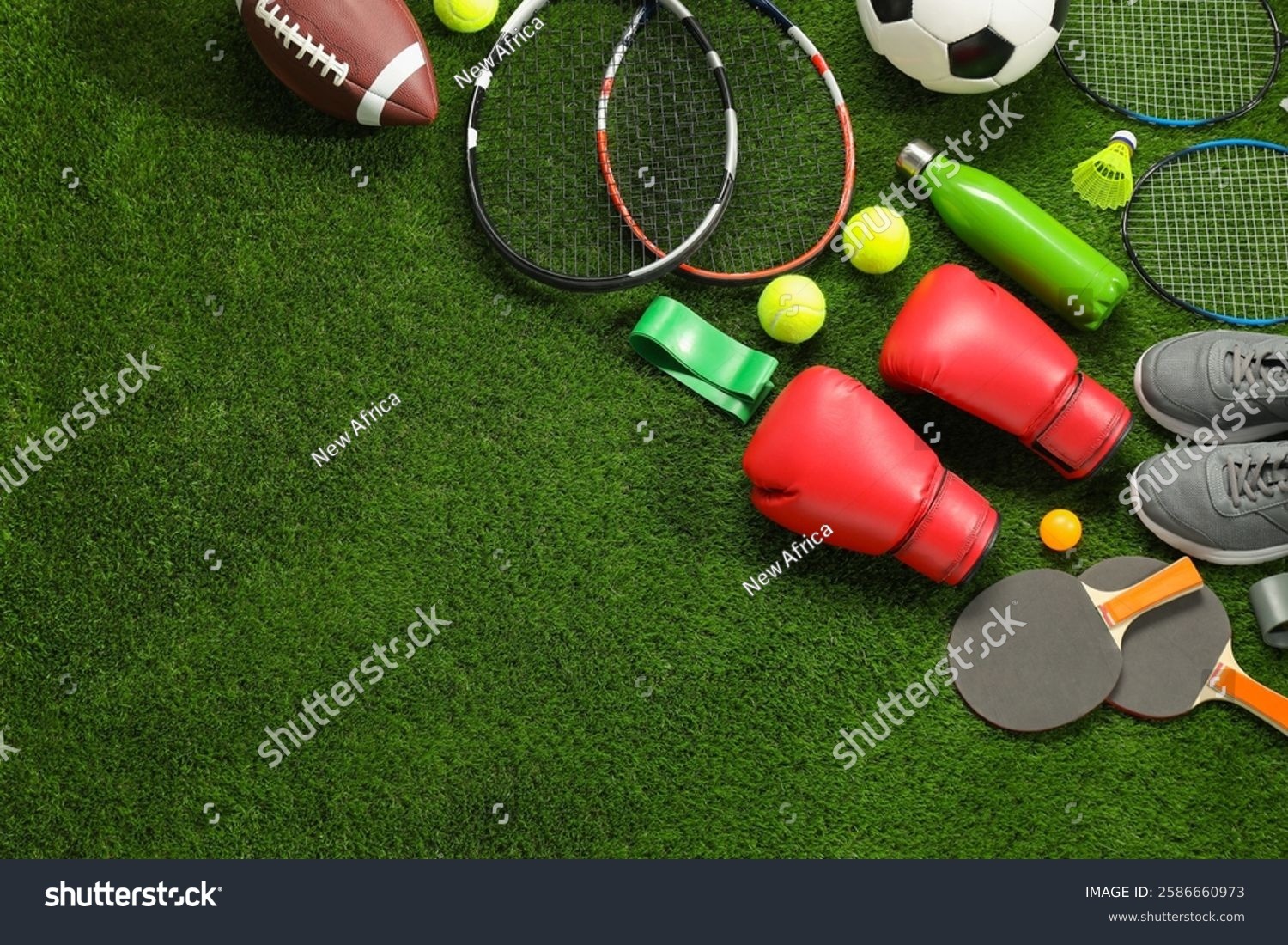 指针划过周六早晨10点，车链转动的声响撞碎薄雾。